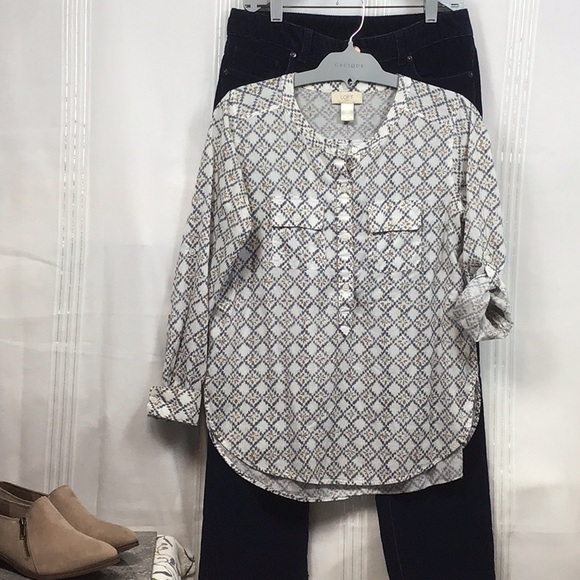 🤍 LOFT Outlet White Blue Tan Collarless 1/2 Button Front Roll Tab Long Sleeve - Picture 7 of 7